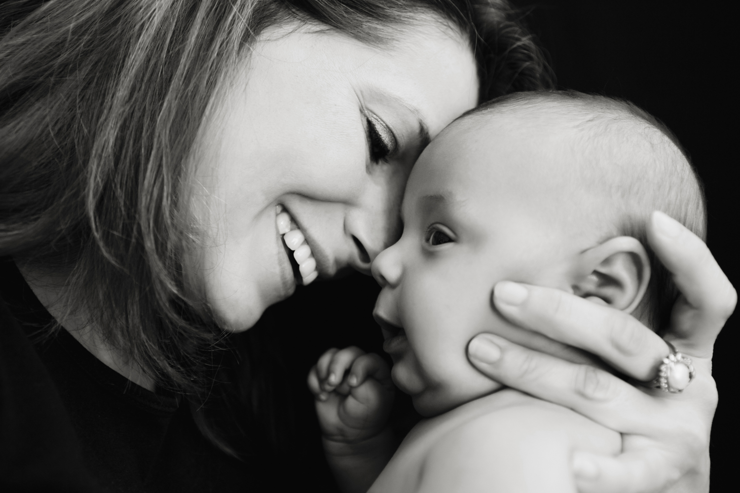 Newborn Photography by Mario Zmudzinski | Magnum Studio